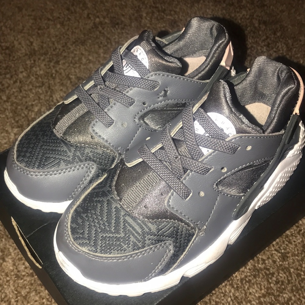 Girls Nike Huarache Sneakers